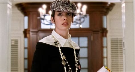 collana chanel il diavolo veste prada|Il diavolo veste Prada, i look iconici del film con Meryl Streep.